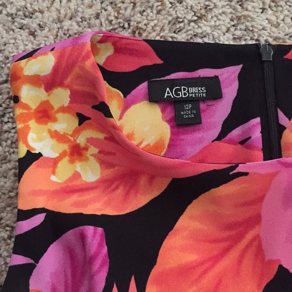 🌴Tropical print dress🌴 - Picture 2 of 8